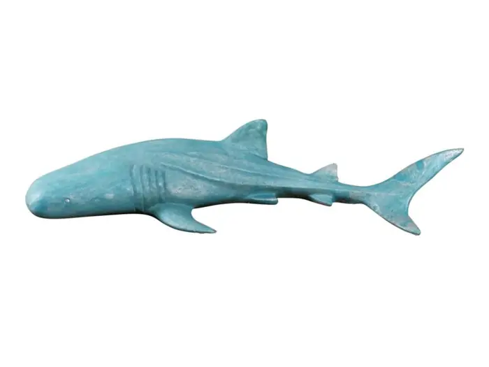 Hai-Figur Holz-Optik handbemalt 50,5 cm – zum Stellen oder Hängen
