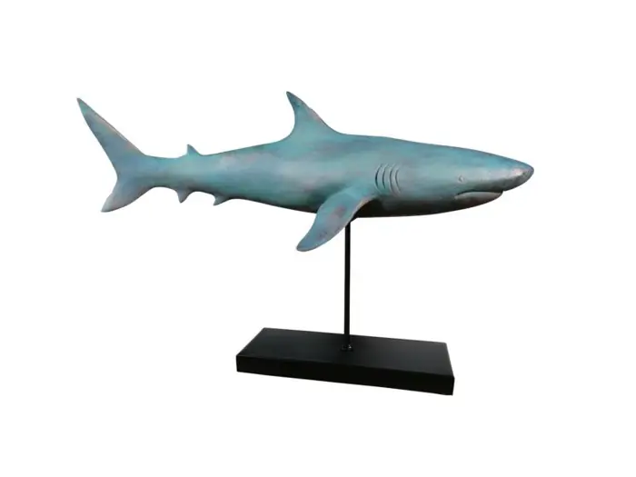 Hai-Figur XXL auf Metall-Standfuß Grün 59 × 24 × 38,5 cm