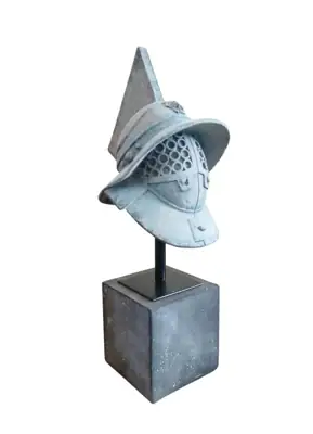 Gladiator-Helm Deko auf Standfuß 42 cm – 19 × 15,5 × 42 cm