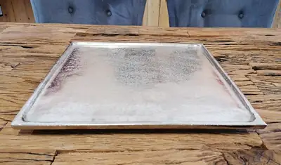 Dekoteller XL Aluminium Silber 35 × 35 cm auf Standfüßen