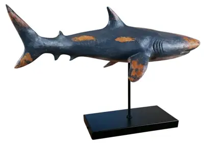 Hai-Figur XXL auf Metall-Standfuß Blau 59 × 24 × 38,5 cm