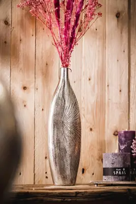 Vase schmal Aluminium Silber mit Muster rechts 44 cm