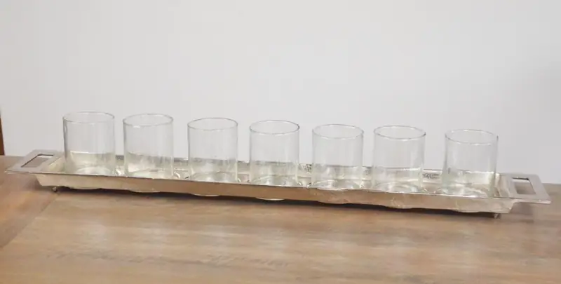 Tablett Aluminium mit 7 Teelichtgläsern Silber von Colmore 79 cm